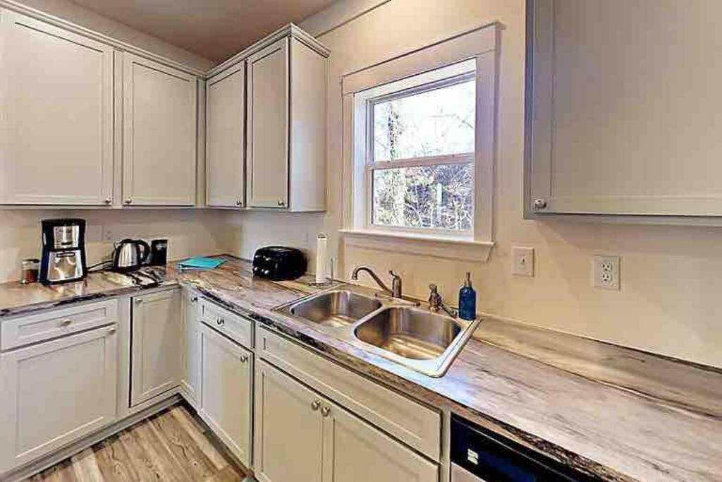 Serenity Views Comfort - Close To City & Parkway! Weaverville Екстериор снимка